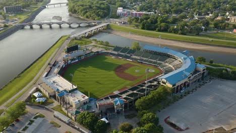 Vista-Aérea-Del-Parque-Principal-En-Des-Moines,-Iowa