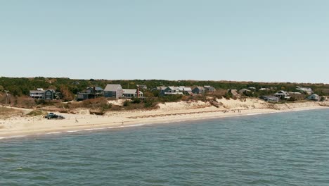 Classic-Cape-Cod-scenery-with-luxury-beach-villas-in-Massachusetts,-aerial