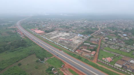 Autopista-Lagos-ibadan,-Estado-De-Ogun,-Nigeria--15-De-Septiembre-De-2021:-Vista-Aérea-De-La-Autopista-Lagos-ibadan-En-Ogere-Durante-La-Construcción