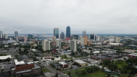 Vista-Aérea-Alrededor-Del-Centro-De-La-Ciudad-De-Jacksonville,-Florida,-Ee.uu.---Amplia,-órbita,-Disparo-De-Drones