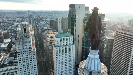 Estatua-De-William-Penn-Sobre-El-Ayuntamiento-De-Philly