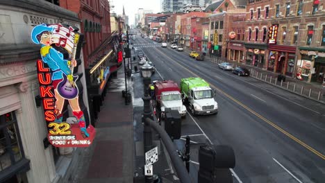 Bares-De-Nashville,-Tennessee,-Bares-De-Honky-Tonk-En-Broadway-Y-Antena-De-La-Calle-Lower-Broadway