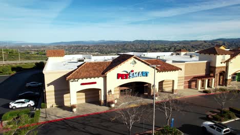 Petsmart-Store-in-a-suburb