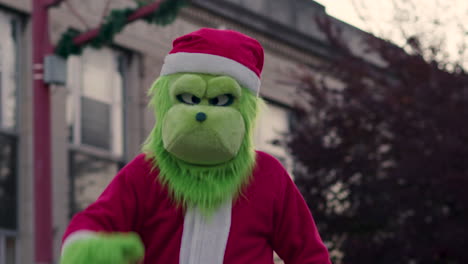 SLOW-MOTION---A-man-in-a-Grinch-costume-walks-in-a-Christmas-parade