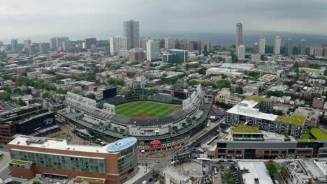 Vista-Aérea-Del-Campo-Wrigley.-Panorámica-Hacia-Abajo-Revelar