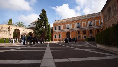 Main-courtyard-of-real-Alcazar-in-Seville,-Spain