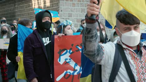 Ucranianos-Que-Viven-En-Corea-Del-Sur-Protestando-Contra-La-Invasión-Rusa-En-El-Centro-De-Seúl