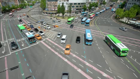 Crossroads-near-Seoul-Station-with-many-cars