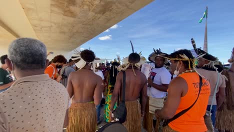 Plano-General-De-Los-Indígenas-Amazónicos-En-La-Corte-Suprema-De-Brasilia-Antes-De-Que-Comience-La-Protesta-Contra-La-Violencia-Y-El-Asesinato-En-El-Amazonas