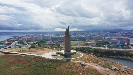 Torre-De-Hércules-Faro-Más-Antiguo-Con-Paisaje-Urbano-Costero
