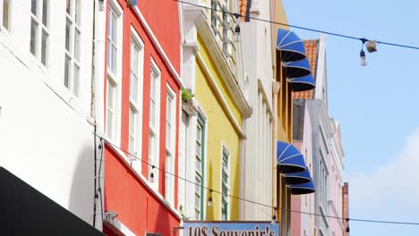 Bunte-Gebäude-Im-Holländischen-Stil-Im-Beliebten-Stadtteil-Punda,-Willemstad,-Auf-Der-Karibikinsel-Curacao