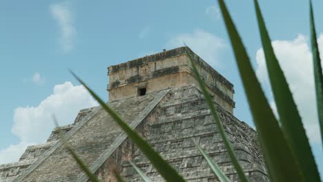 4K-Cinematic-landscape-footage-of-the-Mayan-ruins-monument-of-Chichén-Itzá,-one-of-the-seven-wonders,-in-Yucatan,-Mexico-on-a-sunny-day