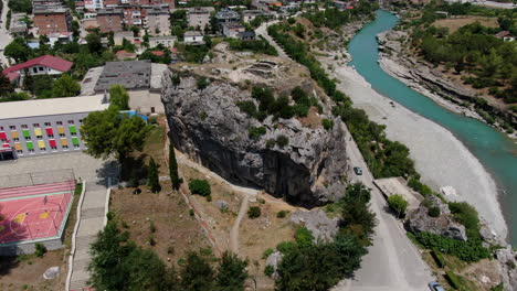Pörmet-Ist-Eine-Kleine-Stadt-Und-Gemeinde-Im-Kreis-Gjirokastër-Im-Süden-Albaniens