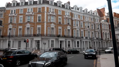 City-walk-in-Earls-Court,-London,-United-Kingdom,-4k