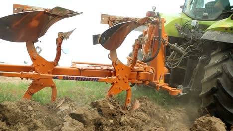 Suelos-De-Tractor-De-Arado-De-Disco-De-Surco-Aerodinámico-Tierras-Macerata-Italia