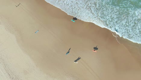 Aerial-view-of-surfers