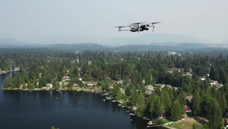 Drone-Camera-Hovering-Over-Pipe-Lake-With-Green-Coniferous-Trees-In-Washington,-USA