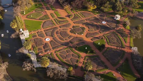 Vogelperspektive-über-Wunderschöne-Rosengärten-Im-Parque-Tres-De-Febrero,-Buenos-Aires,-Argentinien