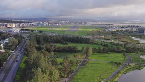 Blick-Auf-Die-Landebahn-Des-Flughafens-In-Island,-Flughafen-Reykjavík,-Reykjavík