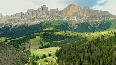 Aerial-shot-of-mountain-landscape-at-autumn-time,-Sexten-Dolomites-in-Italy
