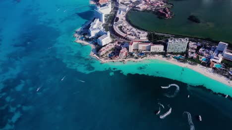 Luftaufnahme-Des-Offenen-Meeres-Am-Sonnigen-Tag-In-Der-Karibik-Nahe-Cancun-Mexiko
