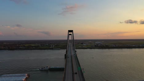 Hale-Boggs-Memorial-Bridge-at-Sunset-in-Destrehan,-Louisiana