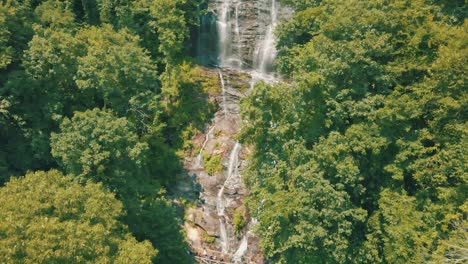 Epic-drone-footage-of-Amicalola-Falls,-the-largest-waterfall-in-all-of-Georgia-–-towering-over-you-at-729-feet