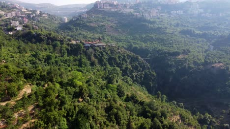 Panorama-Der-üppigen-Grünen-Wälder-Im-Berggebiet-Von-Danniyeh,-Libanon