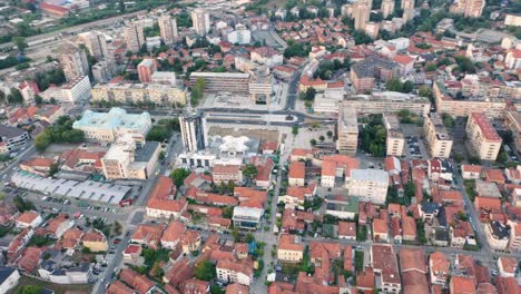 Luftaufnahme-über-Die-Stadt-Krusevac-In-Serbien---Südosteuropa---Drohnenaufnahmen-4k