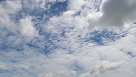 Time-lapse-of-cumulus-clouds-forming