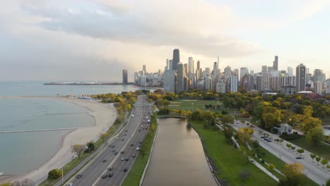Luftaufnahme-Von-Chicago-Im-Herbst.-Fallendes-Stadtbild