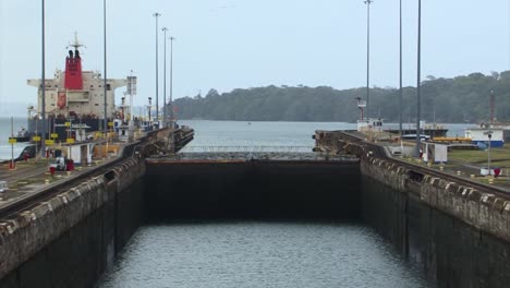 Last-chamber-of-the-Gatun-Locks,-Panama-Canal