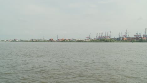 Quite-View-Over-Harbor-Of-Hamburg,-Germany