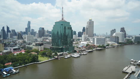 Zeitraffer,-Bootsverkehr-Auf-Dem-Chao-Phraya-Fluss-Stadt-Bangkok,-Thailand