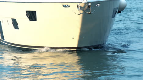 A-luxury-yacht-under-way-on-tropical-sea-with-bow-wave