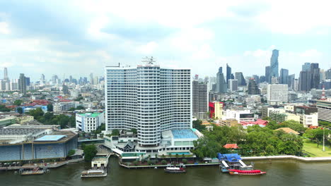 Hermosa-Arquitectura-De-Edificios-Alrededor-De-La-Ciudad-De-Bangkok-En-Tailandia