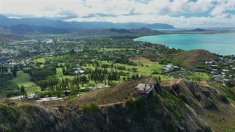 Sweeping-aerial-Panoramic-view-of-the-Lanikai-pillbox-hike-on-the-west-side-of-Oahu,-Hawaii