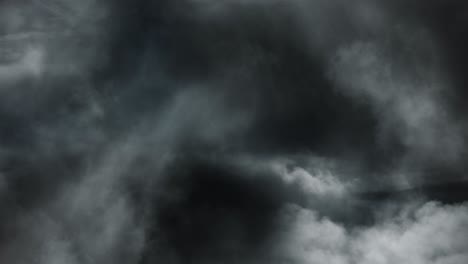 Tormenta-Con-Nubes-Cumulonimbus-Oscuras-En-El-Cielo