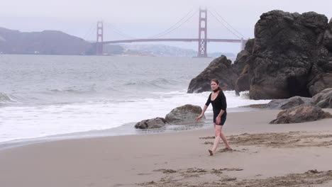 Interpretive-Dancing-in-Front-of-Golden-Gate-Bridge-on-the-Beach,-Gaga-Movement