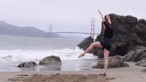 Intense,-Dramatic-Interpretive-Dancing-on-the-Sandy-Beach,-Golden-Gate-Bridge,-Wide