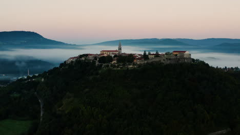 Medieval-Town-On-Hilltop-At-Stari-Grad-Buzet-In-Scenic-Misty-Nature-Landscape-In-Istria,-Croatia