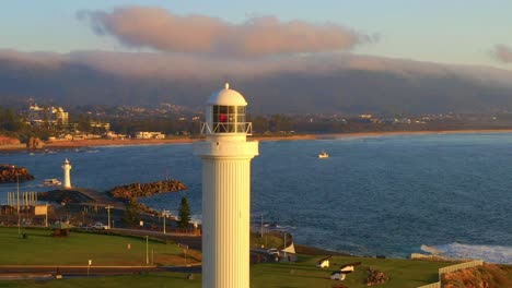 Flagstaff-Point-Lighthouse-In-Wollongong,-Sydney,-New-South-Wales,-Australia---aerial-pullback