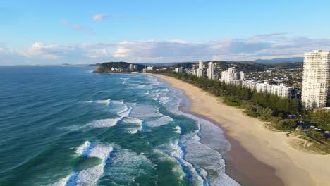 Ocean-Waves-At-Burleigh-Beach-At-Daytime-In-Gold-Coast,-Queensland,-Australia