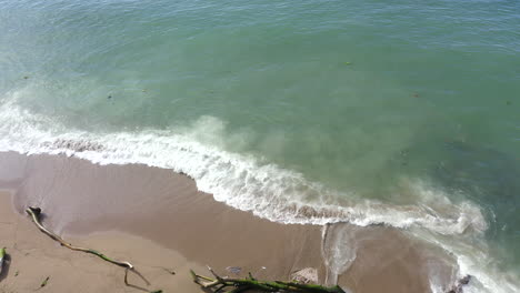 Luftaufnahme-Von-Oben-Nach-Unten-über-Montesinos-Beach,-Santo-Domingo-City