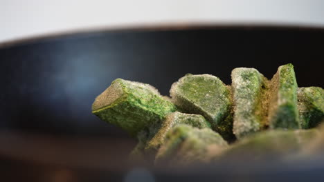 Frozen-spinach-being-prepared-in-a-pan.-[4K