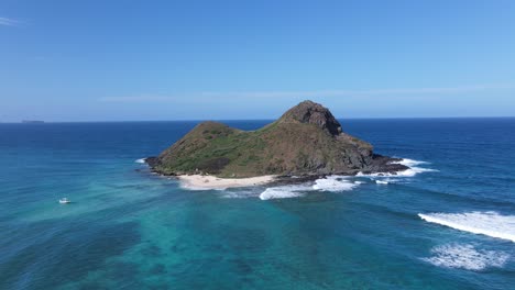 Moku-Nui-At-Mokulua-Island-In-Oahu,-Hawaii