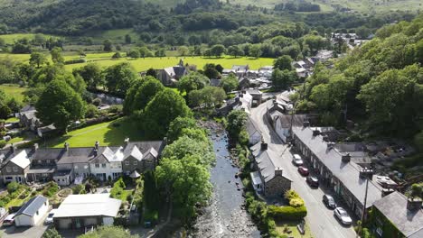 Beddgelert-Village-In-Snowdonia-Wales-UK-Luftaufnahmen-4k