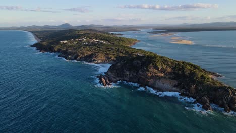 Panorama-Of-A-Seventeen-Seventy-Town-On-A-Peninsula-Amidst-The-Coral-Sea-In-QLD,-Australia