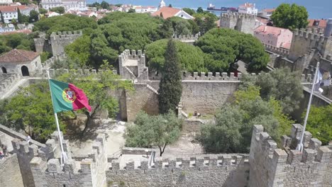 incredible-view-between-the-two-flags-that-represents-the-castle-of-são-Jorge