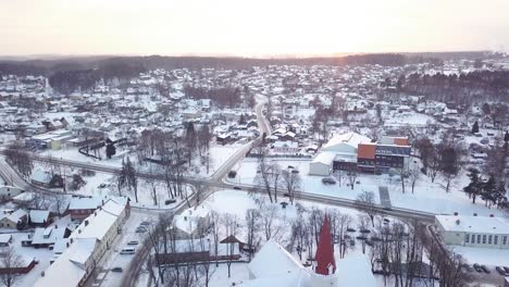 Schneebedeckte-Stadt-Im-Wintertag-Im-Morgengrauen